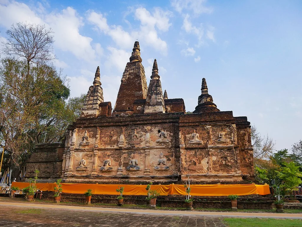 왓 쩻욧(Wat Chedi Jed Yord / Wat Photaram Maha Wihan)