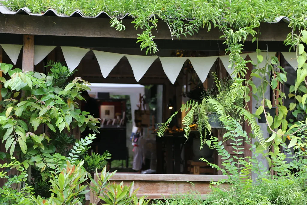 반캉왓(Baan Kang Wat / บ้านข้างวัด)