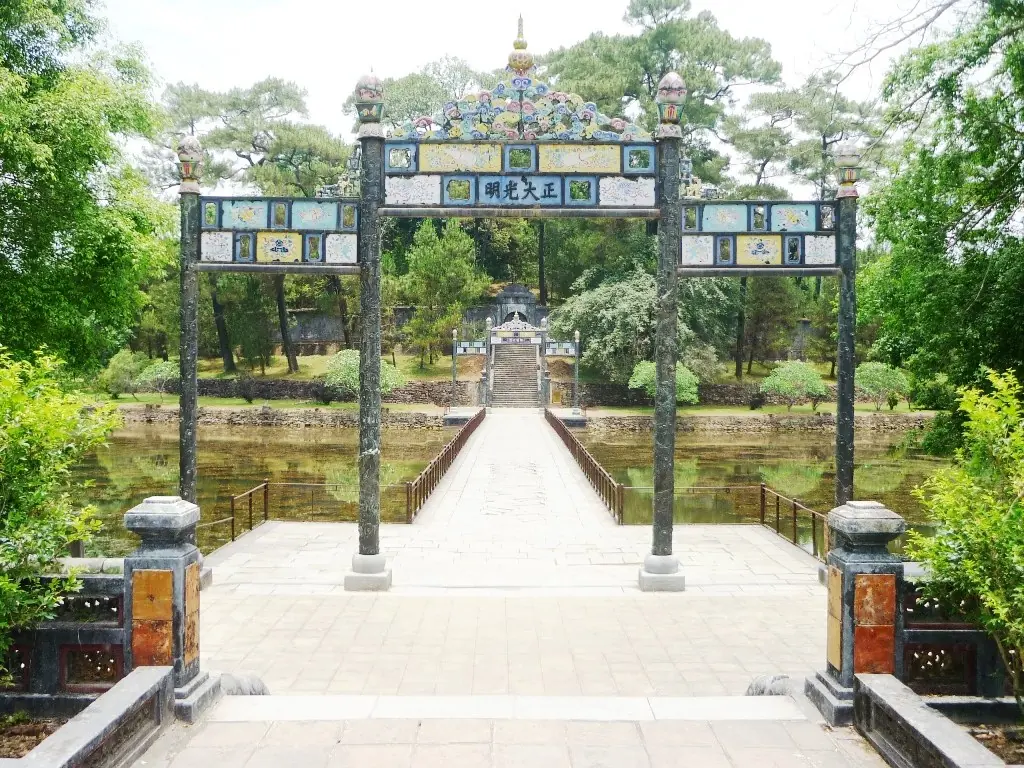 민망 황릉(Lăng vua Minh Mạng)