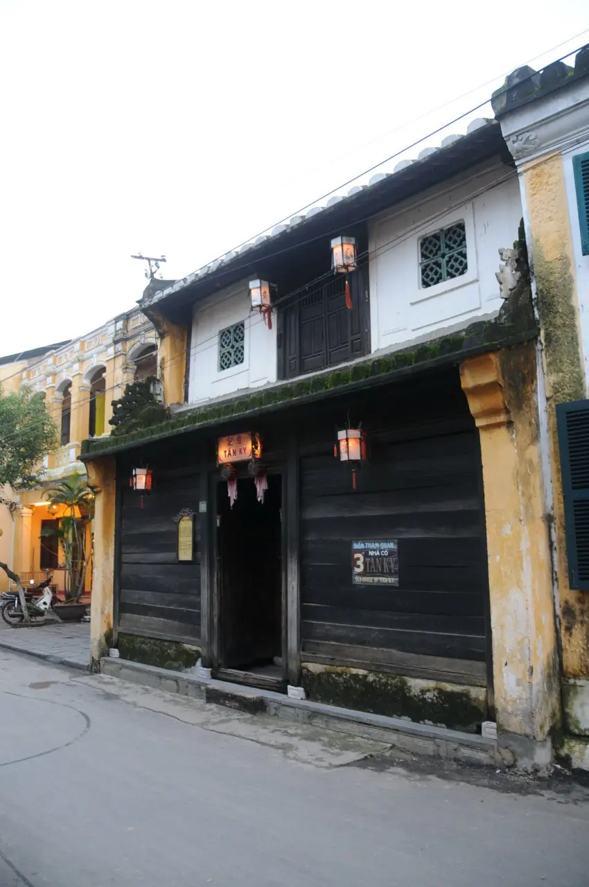 떤끼 고가(Nhà cổ Tấn Ký)