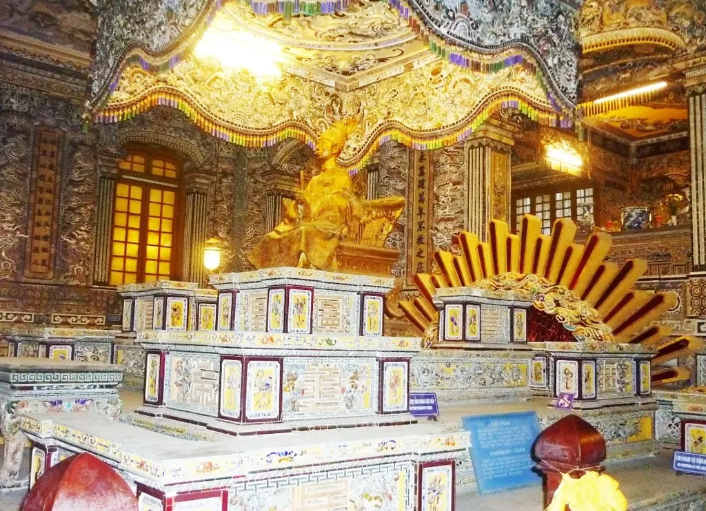 카이딘 황릉(Lăng vua Khải Định)
