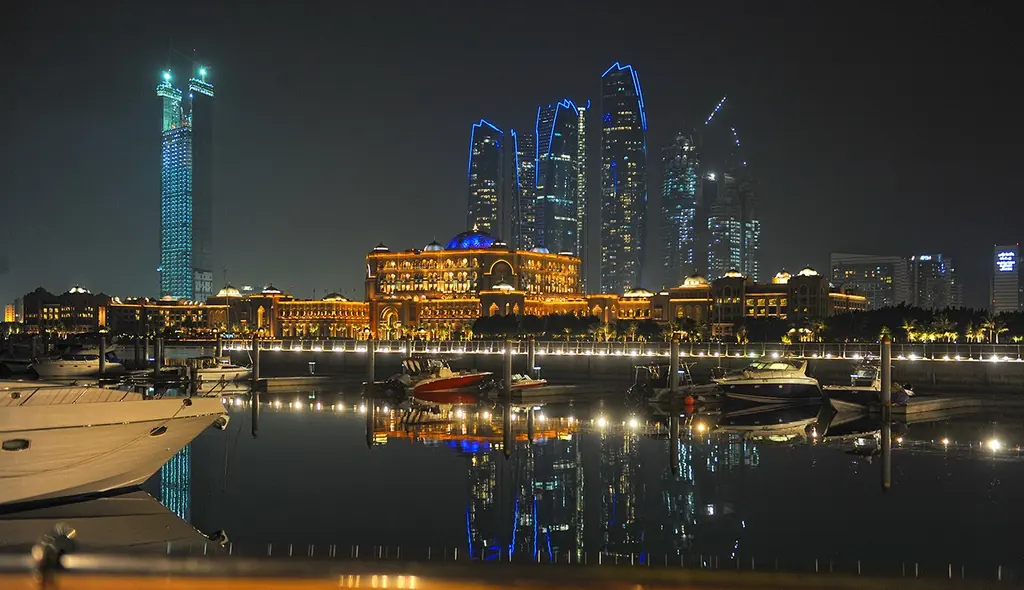 아부다비 어트랙션 투어 + 루브르 아부다비 공유(Abu Dhabi Attractions Tour incl Louvre)