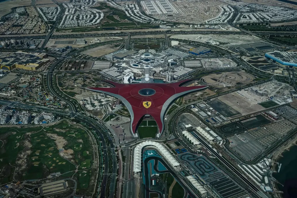 야스 아일랜드 멀티파크 2개 파크(Yas Island Multi-Park — Any 2 Parks)