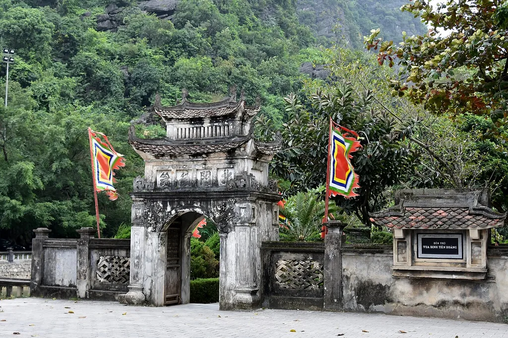 호아르 옛 도읍(Khu di tích Cố đô Hoa Lư)
