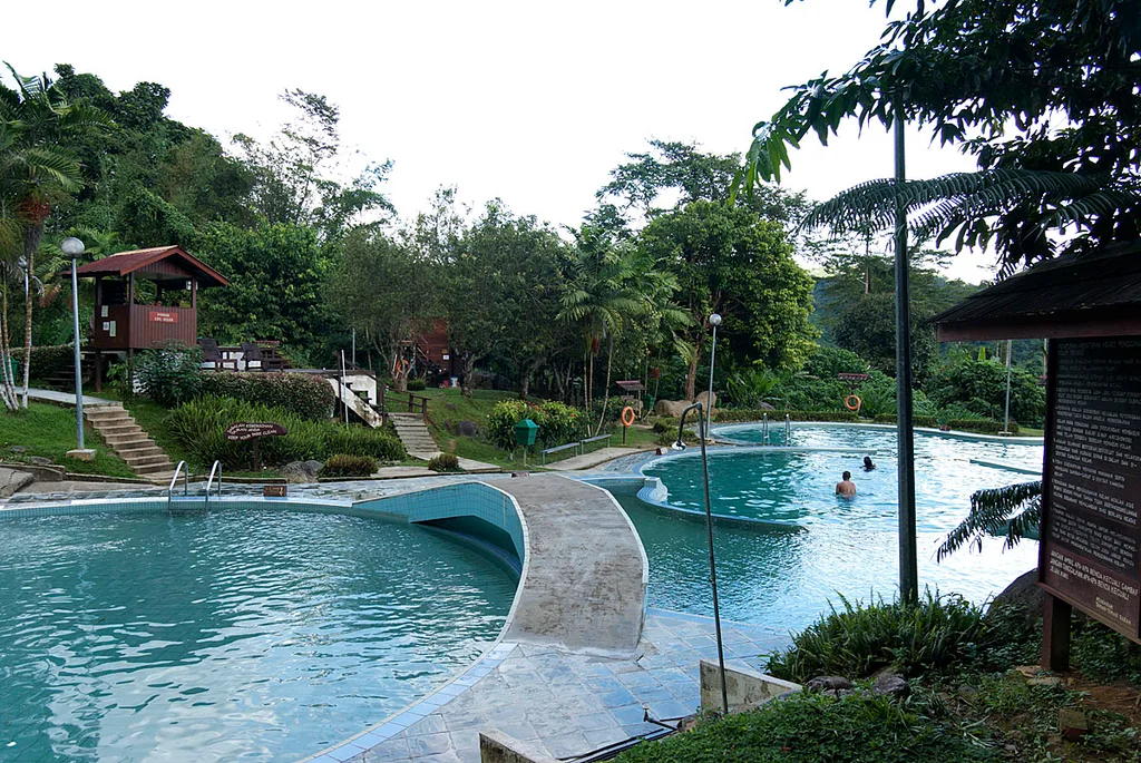 포링 온천(Poring Hot Springs)
