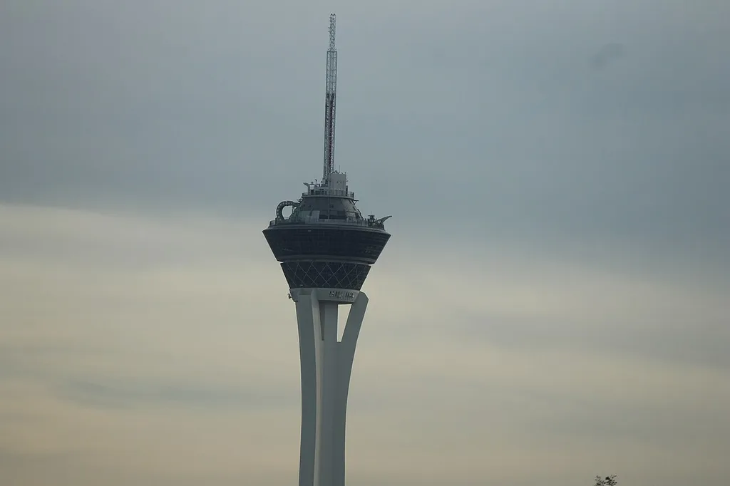STRAT 타워 전망대(The STRAT Tower Observation Deck)