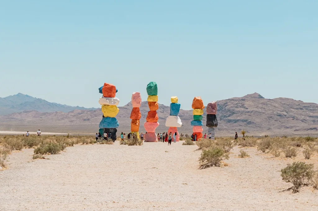 세븐 매직 마운틴(Seven Magic Mountains)