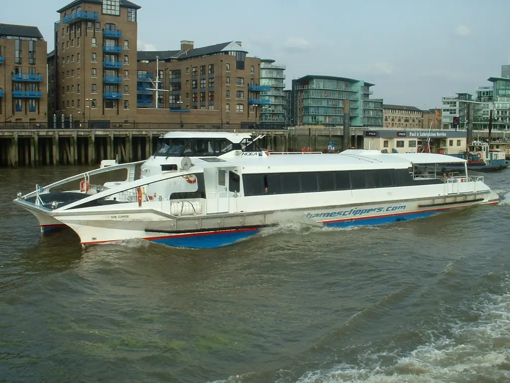 우버 보트 바이 템스 클리퍼스 1일권(Uber Boat by Thames Clippers — Hop-on Hop-off)
