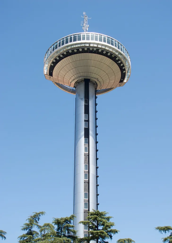 파로 데 몬클로아 전망탑(Faro de Moncloa)