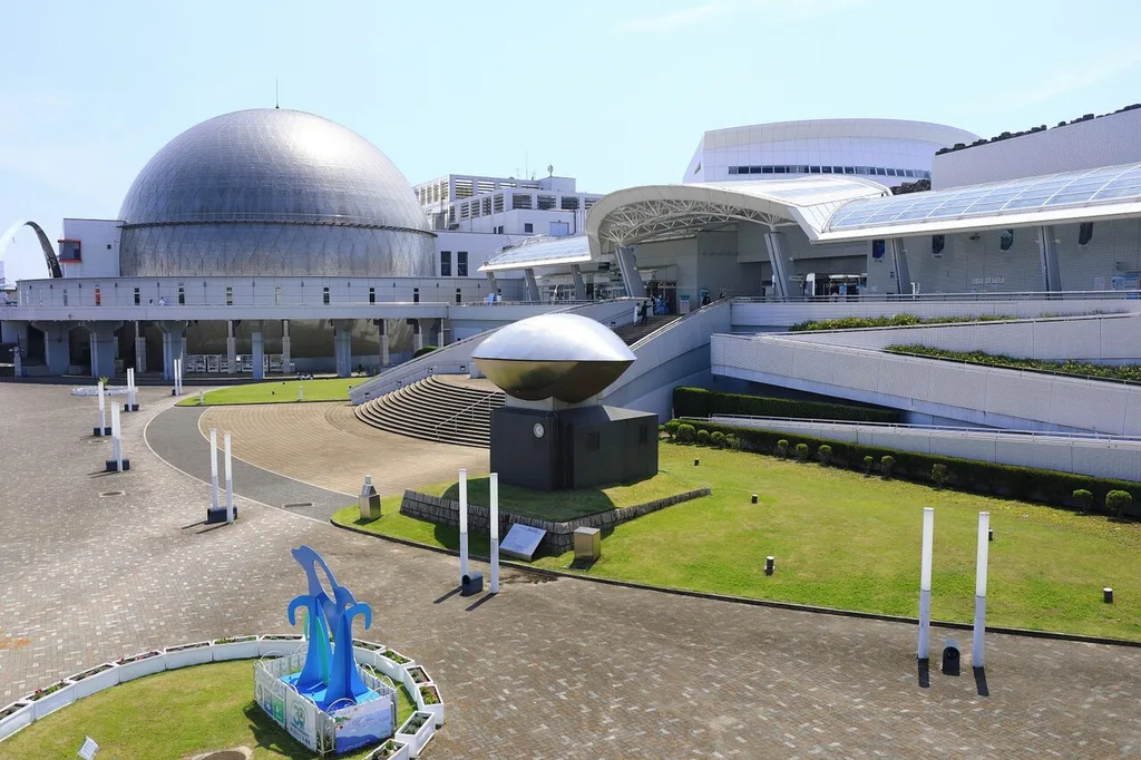 나고야항 수족관(名古屋港水族館)