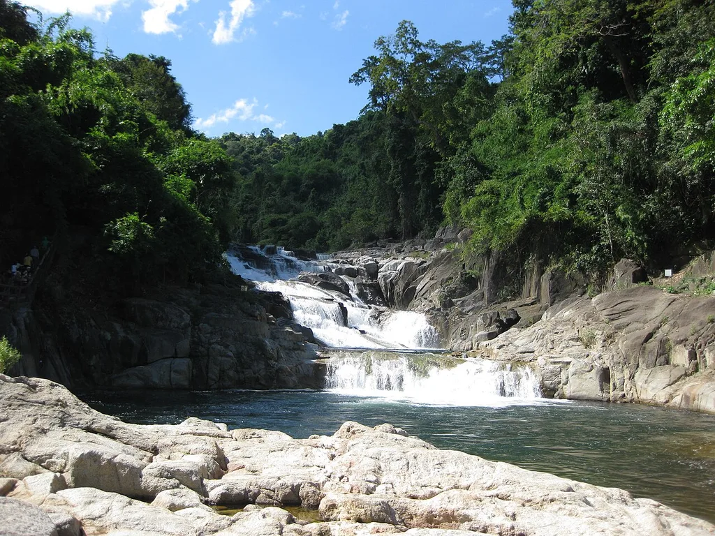 양바이 폭포 공원(Công viên Du lịch Yang Bay)