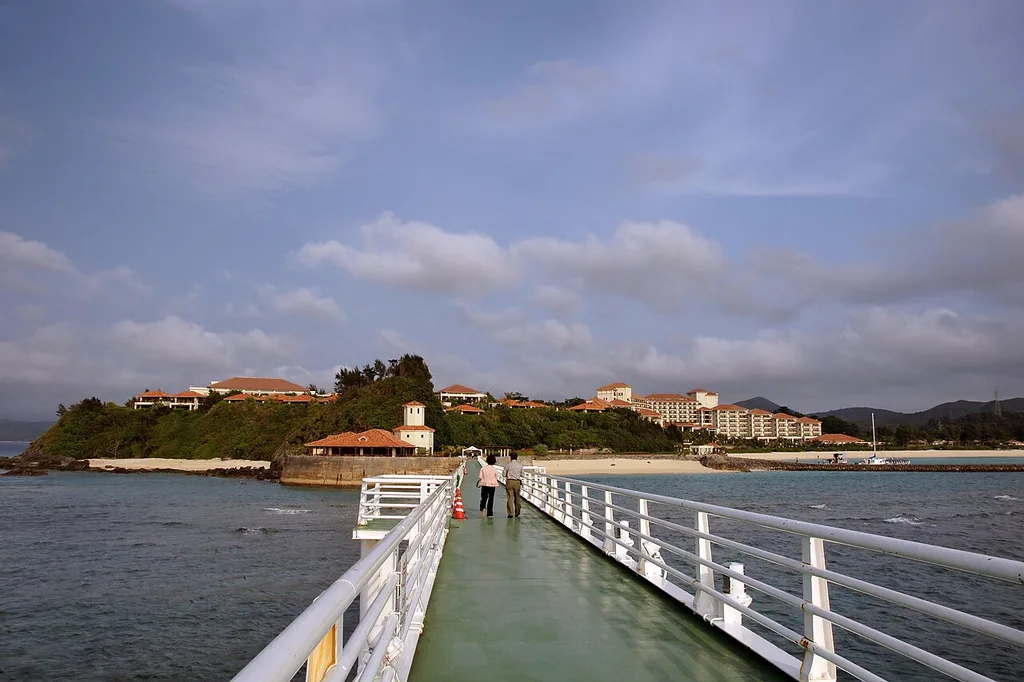 부세나 해중공원 해중전망탑(ブセナ海中公園 海中展望塔)