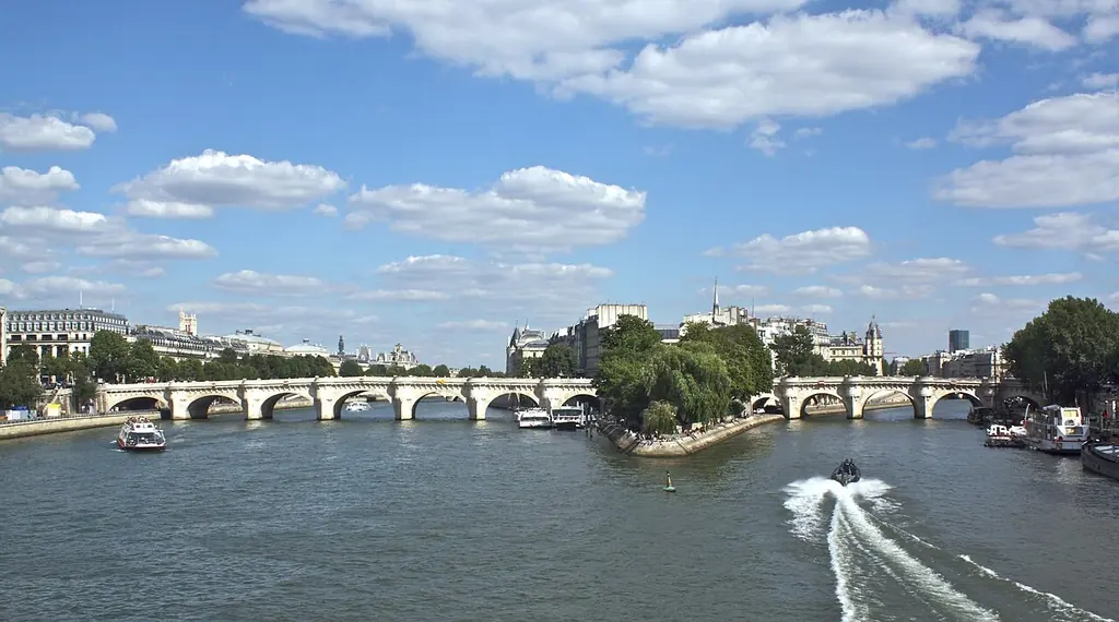 베데트 뒤 퐁뇌프 세느강 유람선(Les Vedettes du Pont Neuf)