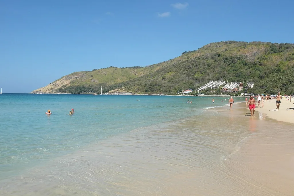 나이한 해변(Hat Nai Han / หาดในหาน)